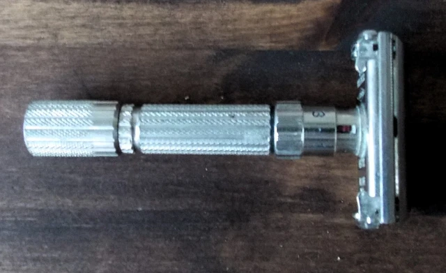 Vintage GILLETTE  F-1 Adjustable Safety Razor