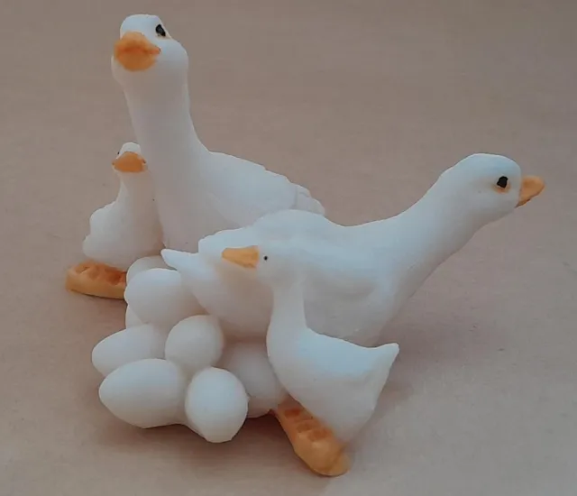 PETER FAGAN ColourBox miniatures - Geese - Hatching Family - AAD115