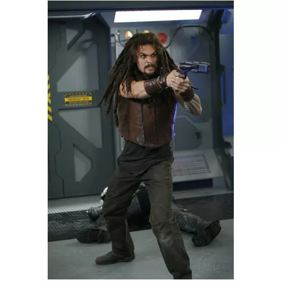 Stargate Atlantis Jason Momoa as Ronon Dex Aiming Gun on Ship 8 x 10 Inch Photo