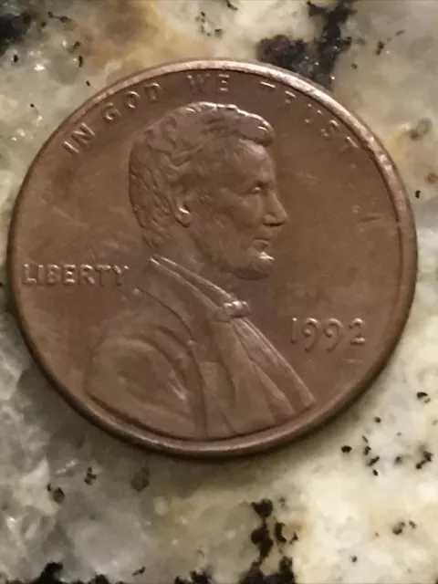 1992 Close AM Lincoln Penny no Mint Mark /Philadelphia,Vary high gradable coin.