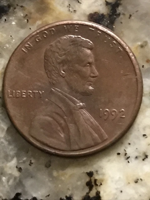 1992 Close AM Lincoln Penny no Mint Mark /Philadelphia,Vary high gradable coin.