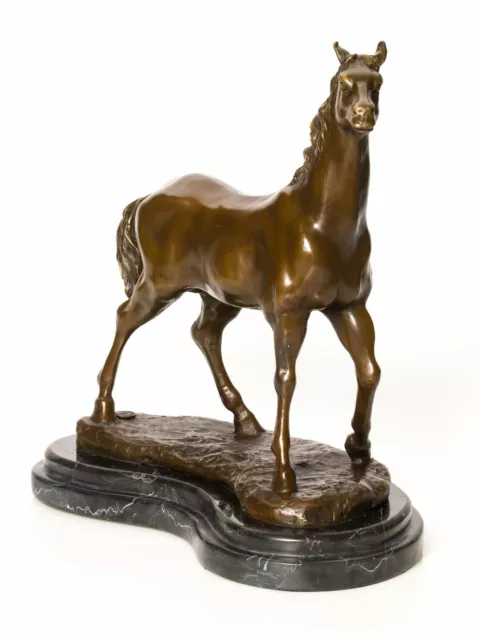 Scultura in bronzo su marmo raffigurante un cavallo stile antico 32 cm