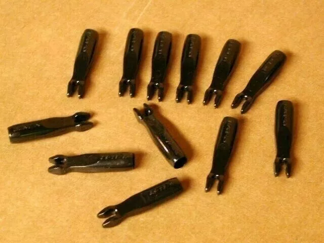Original Beman Carbon Arrow Replacement Nocks - 15/64 - Black - New Dozen