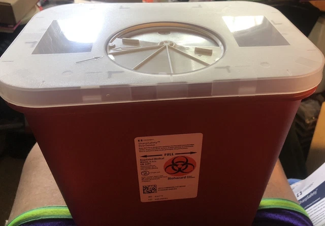 (Case of 20) Covidien 8970 SharpSafety 2 Gal. Sharps Container, Rotor Lid (NEW)