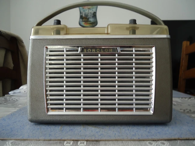ANCIEN POSTE RADIO portable / Transistor Reela vintage cuir poignée
