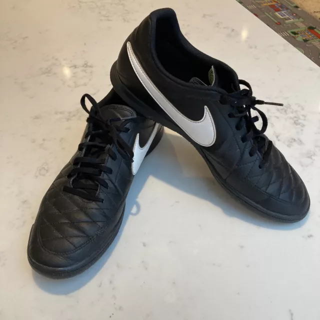 NIKE MAJESTRY TF Football Trainers Size 8.5 White Indoor soccer