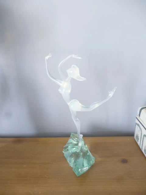 figurine  gymnaste ballerine en verre opalescent