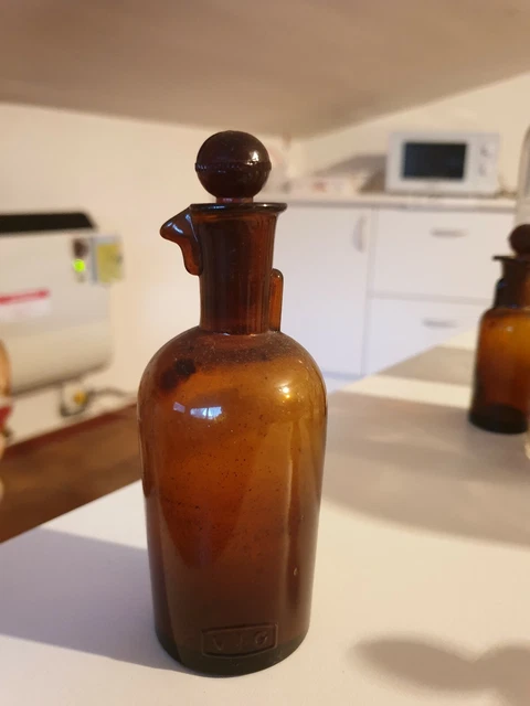 BOTTIGLIA  FLACONE CONTENITORE Laboratorio Farmacia in vetro ambrato.