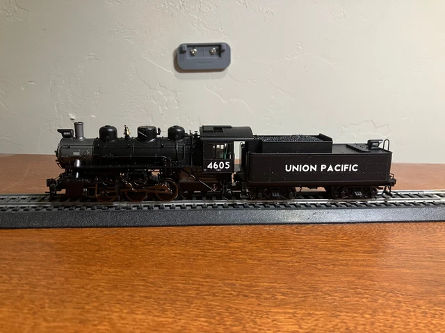 HO Scale Proto 2000 URSA 0-6-0 UP #4605 die cast frame and case DC HO Scale Proto 2000 URSA 0-6-0 UP #4605 die cast frame and case DC