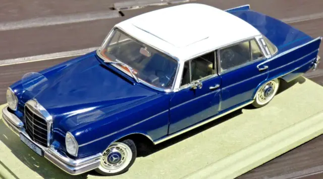 Mercedes Benz 300SE Revell 1960 W112 Rare BLUE 1:18 Diecast Detailed Car Model