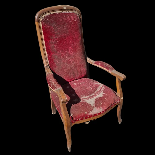 Quatre Fauteuils d’Apparat en bois sculpté et doré, Ile de France circa