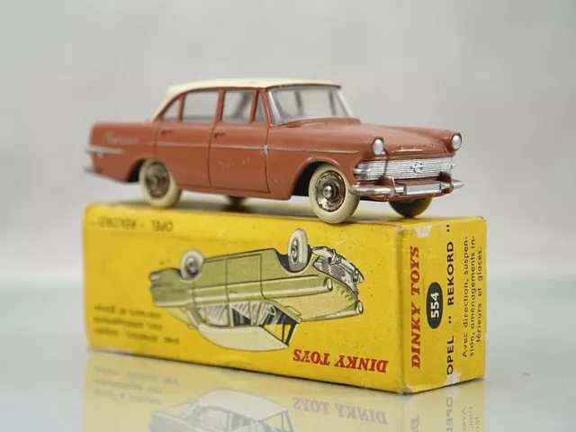 Dinky Toys F n° 554 Opel Rekord en boite 1/43