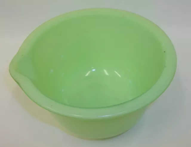 Vintage 1940s Jadeite Green Uranium Glass Batter or Mixing Bowl w/ Spout 2