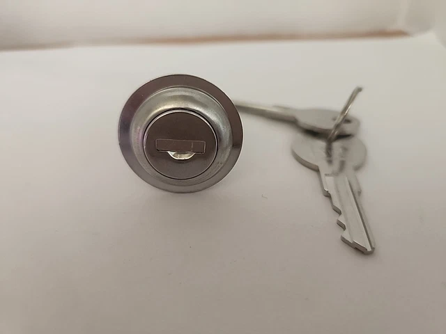 Serrure de loquet d'aroire à bouton-poussoir et fonctions de poignée
