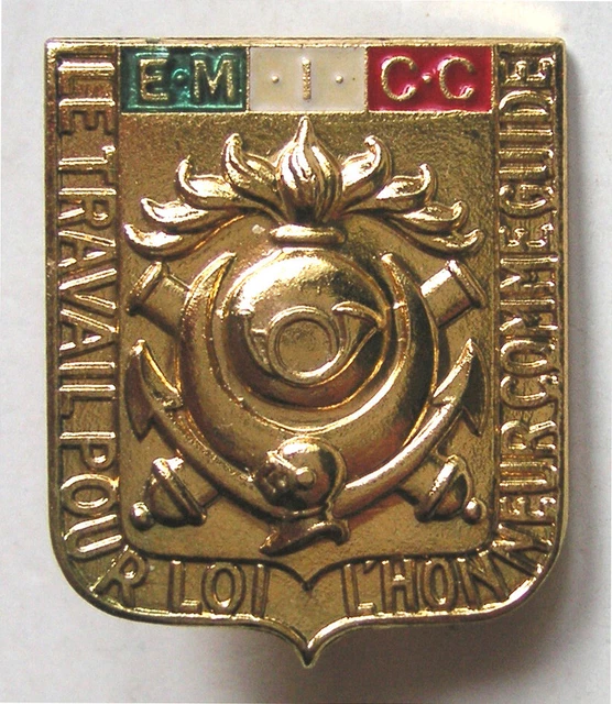 INSIGNE MILITAIRE DE L ECOLE D APPLICATION D INFANTERIE - Insignes
