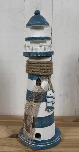 Holz Leuchtturm blau/weiß gestreift ca. 33cm mit 2 Holzfischen maritime Deko