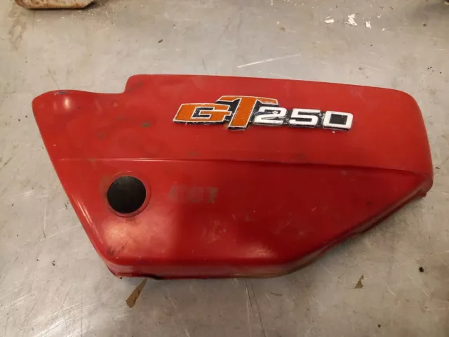 Suzuki GT 250   Side Cover oil tank side with the badge