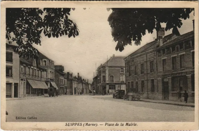 CPA SUIPPES - Place de la MARNE (132010)