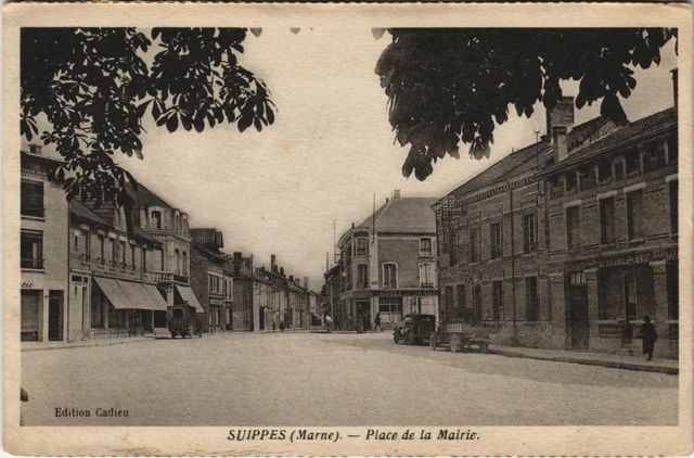 CPA SUIPPES - Place de la MARNE (132010)