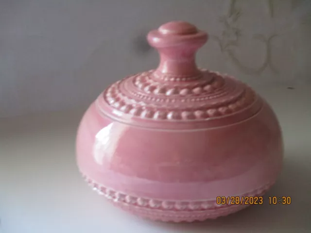 Rare bonbonniere Pichon a Uzès-céramique rose ,frises a décor perlé