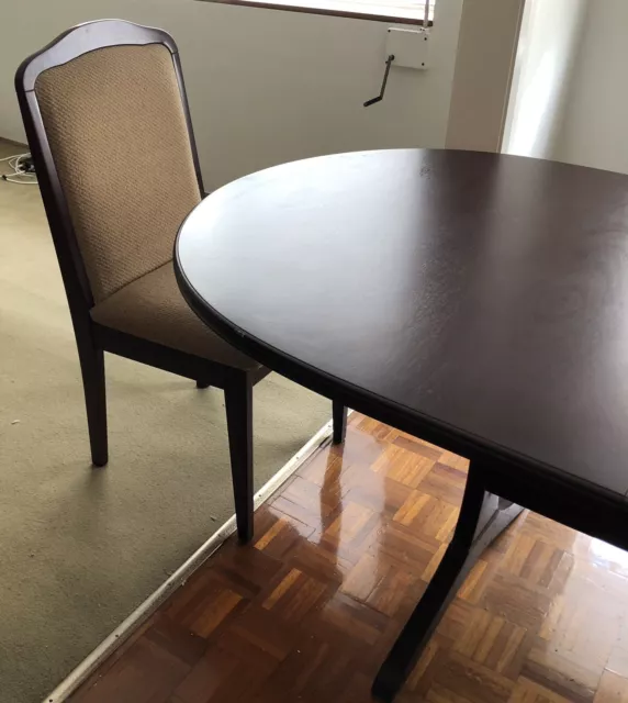 Extendable Dining Table & 6 Chairs