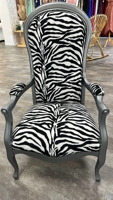 Fauteuil Motif Zèbre – Pour Restauration Par Un Tapissier