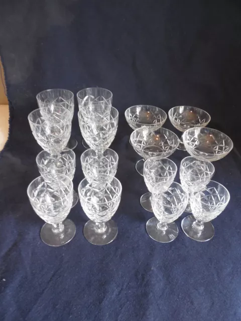 LOT DE 16 VERRES ANCIEN DE LA CRISTALLERIE LORRAINE en cristal taillé