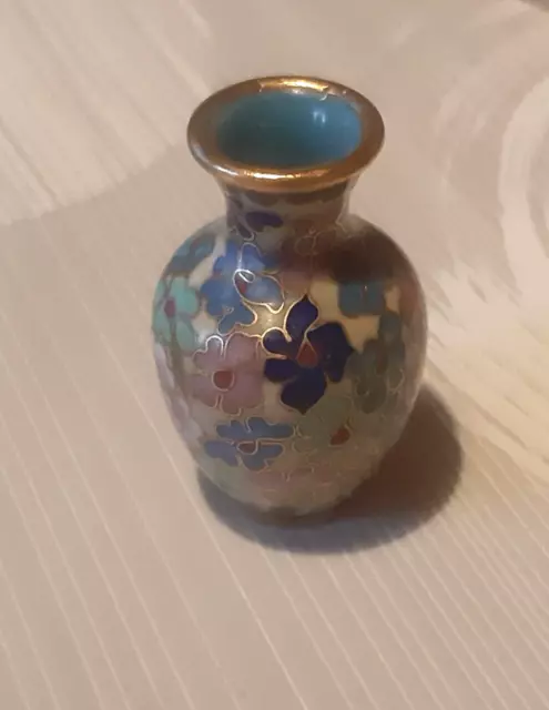 Joli Petit Vase Cloisonné  émaillé en relief - Motif Floral