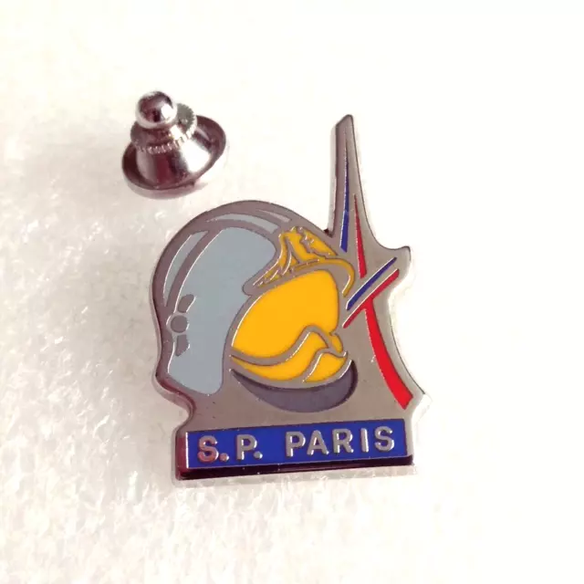 Pin's lapel pin pins S.P. SAPEURS POMPIERS DE PARIS Tour Eiffel ZAMAC Signé AMC