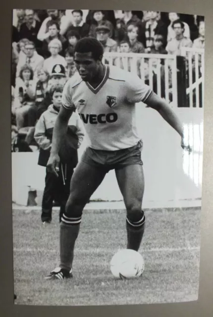 Photographie De Presse Footballeur John Barnes 1984 - Universal Pictorial Press