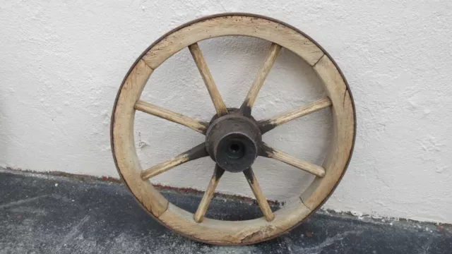 Antigua RUEDA DE CARRO 47 CM . Para carro de labranza, decoración.
