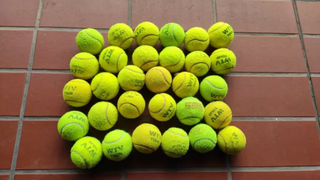 30 Gebrauchte Tennisbälle Von Verschiedenen Marken