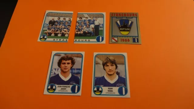 5 images FOOTBALL 83 ORIGINALES - équipe de STRASBOURG - LOT 1 dont BADGE...