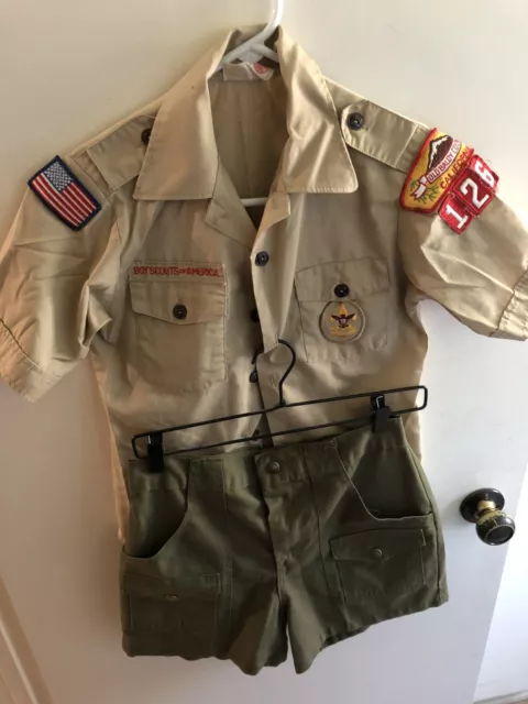 VINTAGE 80’s BOY SCOUT OFFICIAL UNIFORM KHAKI SHIRT & GREEN short-SHORTS PATCHES