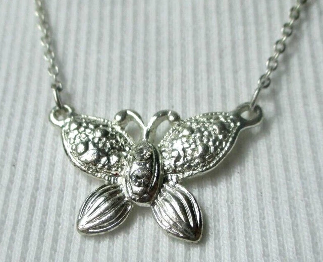 Pendentif Collier Féerique Fée Elfe Papillon En Relief - Couleur Argent Poli - Occasion