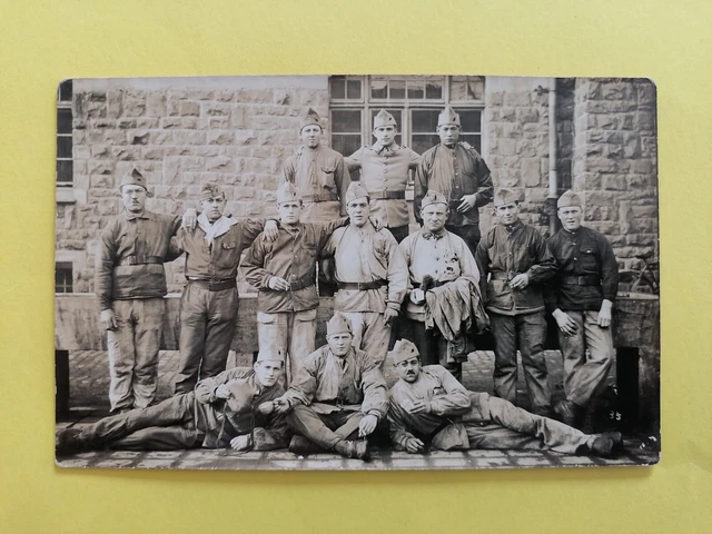 cpa Carte Photo MILITAIRE CASERNE SOLDATS du 12e Régiment vers 1910