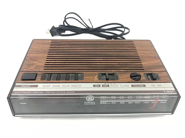 GE Model 7-4624 Clock Radio AM/FM Digital Alarm 1986 Vintage
