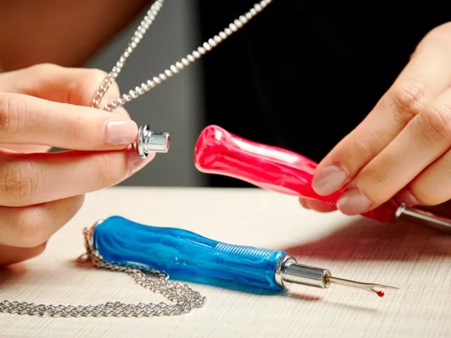 Hemline Seam ripper with necklace magnetic clasp easy release boxed gift sewing