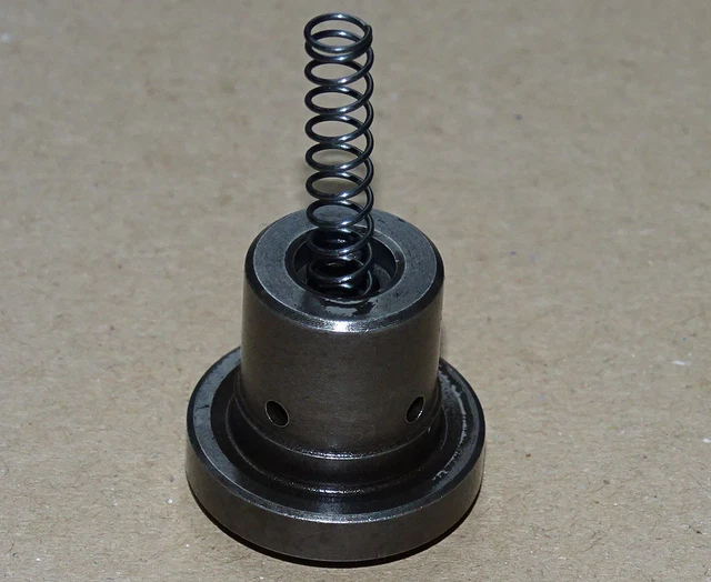 BOSCH KRAFTSTOFFFÖRDERPUMPE 0440007018 MERCEDES BENZ W114 DAEWOO - SSANGYONG EBa