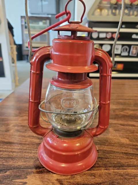 VINTAGE 1950'S DIETZ COMET RED KEROSENE LANTERN - 8.5” TALL