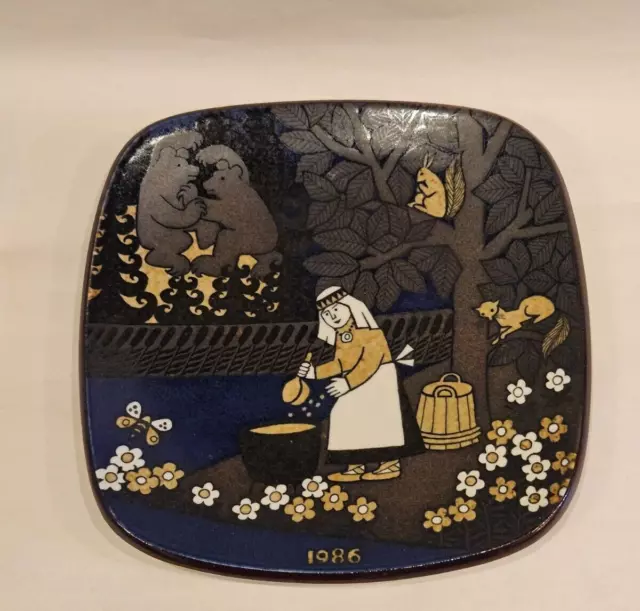 Arabia Finland 1986 Annual Wall Plate Scandinavian Folk Art design by Uosikkin