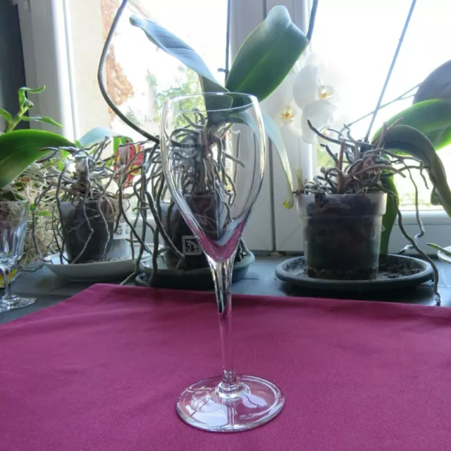 verre a porto en cristal de baccarat modèle saint Remy  signé H 15,6 cm