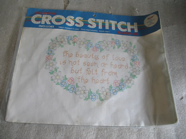 "PUNTO DE CRUZ ESTAMPADO BUCILLA DE COLECCIÓN ""LA BELLEZA DEL AMOR"" No. 63541