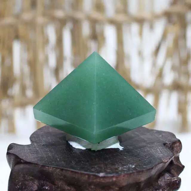 Natural Quartz Crystal Point Tower Chakra Healing Energy Stone Gemstone Pyramid