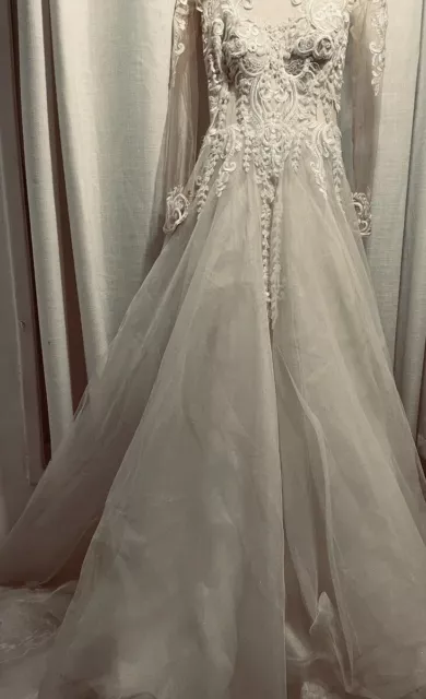 Gorgeous Ivory wedding dress size 8-10