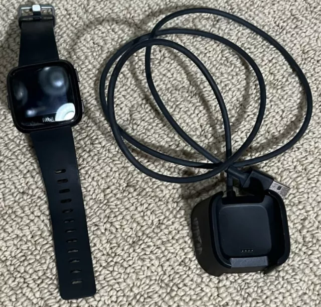 Fitbit Versa FB504 Smartwatch Black Fitbit Versa FB504 Smartwatch Black