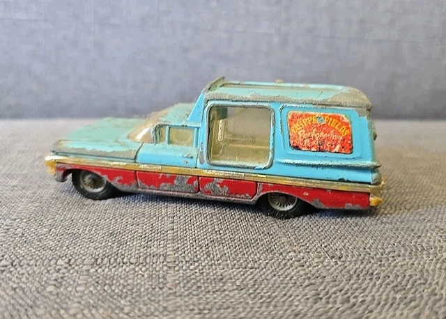 1 / 43 ème CORGI-TOYS - CHIPPERFIELDS CIRCUS CHEVROLET IMPALA