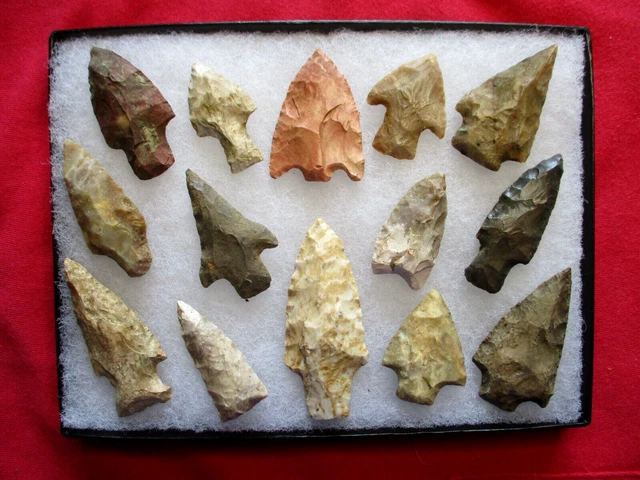 AUTHENTIC  INDIAN  Arrowheads/ ARTIFACTS. LOT 1.