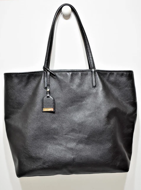 LANCEL, joli Sac cabac porté épaule, en cuir noir