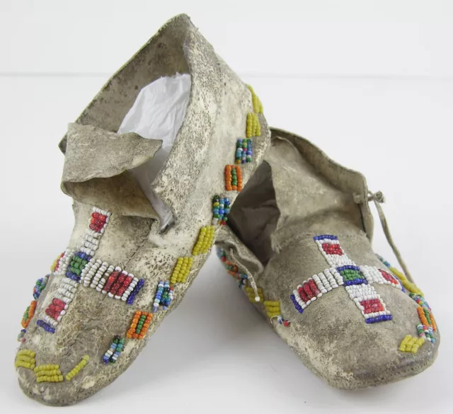 c1900 PAIR OF NATIVE AMERICAN CHEYENNE INDIAN BEADED HIDE MOCCASINS CHILDS MOCCS